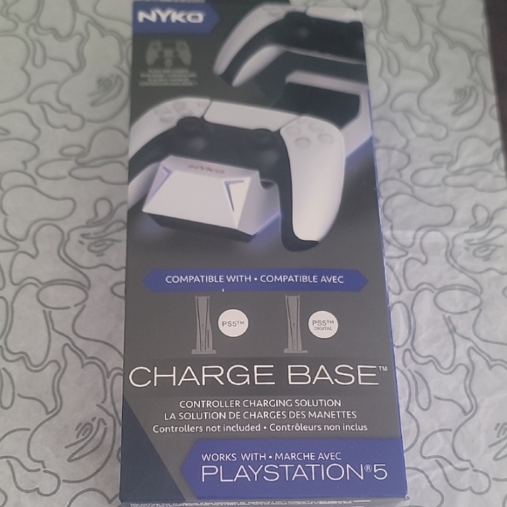 White & Black Charge Base for PlayStation 5